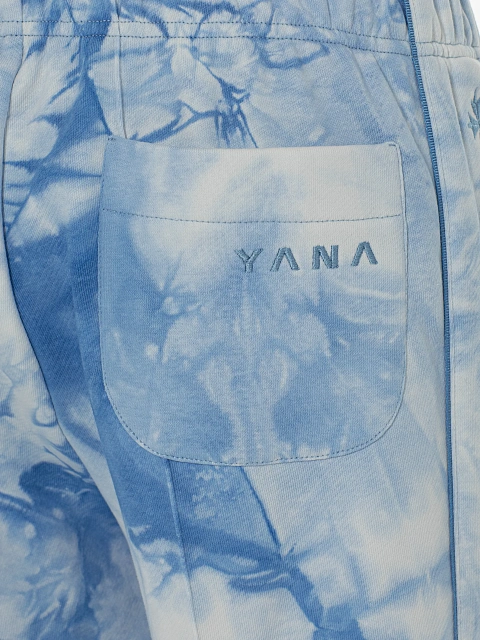 Голубой tie-dye костюм с укороченной толстовкой и вышивкой в виде васильков, 6 Голубой tie-dye костюм с укороченной толстовкой и вышивкой в виде васильков, 6