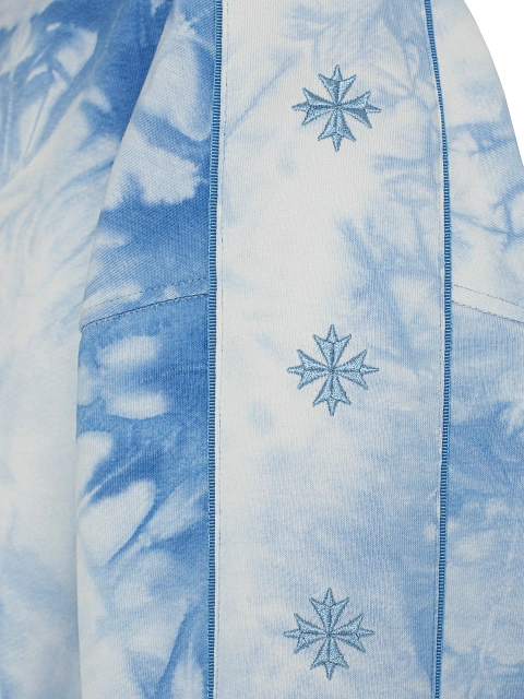 Голубой tie-dye костюм с укороченной толстовкой и вышивкой в виде васильков, 5 Голубой tie-dye костюм с укороченной толстовкой и вышивкой в виде васильков, 5