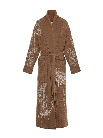 Коричневое вязаное пальто с косами и вышивкой, 1